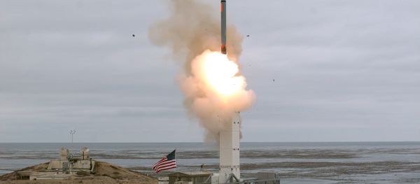Дональд Трамп объявил о выходе США из Договора по открытому небу - Sputnik Азербайджан
