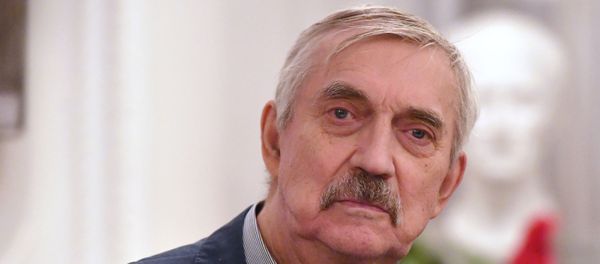 Народный артист России Евгений Киндинов на творческом вечере Даля Орлова в Центральном доме журналиста. - Sputnik Азербайджан