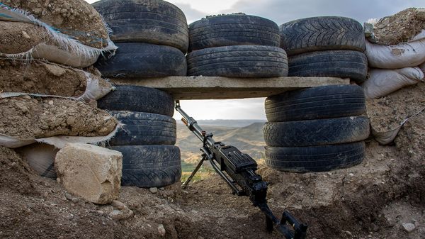 Боевая позиция армянский военнослужащих, фото из архива - Sputnik Азербайджан