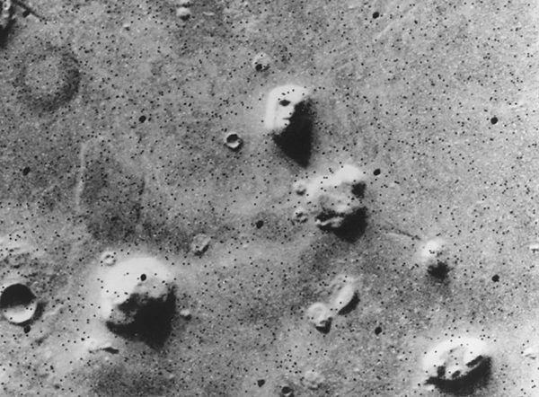«The Face» — «Лицо»: фотография, сделанная станцией «Викинг-1» в 1976 году - Sputnik Азербайджан