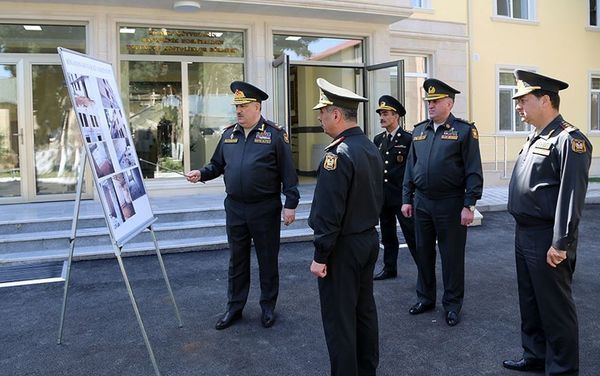 Министр обороны Закир Гасанов на открытии нового корпуса Главного клинического госпиталя - Sputnik Азербайджан