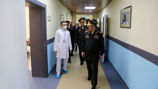 Müdafiə naziri Baş Klinik Hospitalın yeni korpusunun açılışında - Sputnik Азербайджан