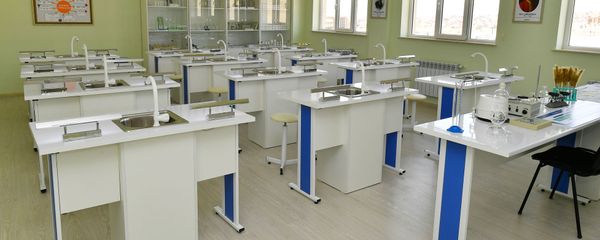 Кабинет химии в школе, фото из архива - Sputnik Азербайджан