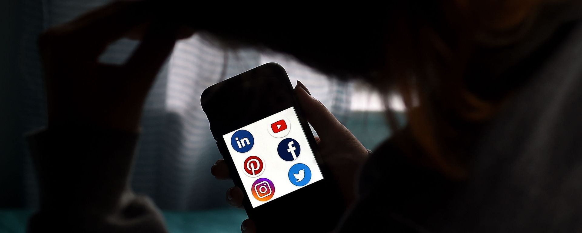 Логотипы приложений для социальных сетей на смартфоне, фото из архива - Sputnik Азербайджан, 1920, 21.05.2021