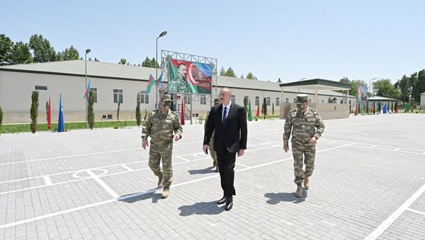 Prezident İlham Əliyev Ağdam rayonu ərazisindəki “N” saylı hərbi hissədə - Sputnik Азербайджан