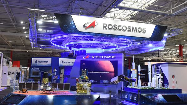 Павильон Роскосмоса на международном аэрокосмическом салоне Paris Air Show 2019 - Sputnik Азербайджан