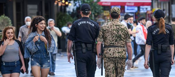 Баку за день до ужесточения карантинного режима Баку за день до ужесточения карантинного режима - Sputnik Азербайджан