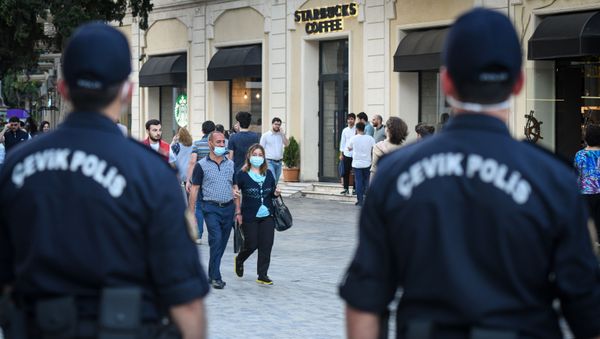 Баку за день до ужесточения карантинного режима Баку за день до ужесточения карантинного режима - Sputnik Азербайджан