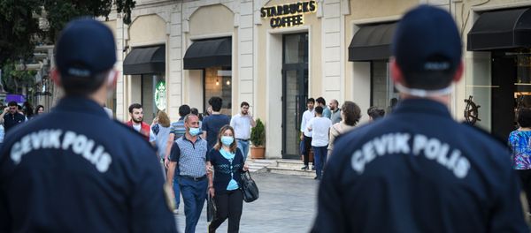 Баку за день до ужесточения карантинного режима Баку за день до ужесточения карантинного режима - Sputnik Азербайджан