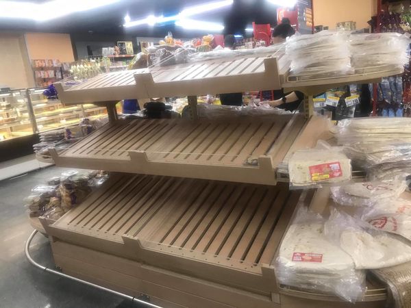 Карантинный ажиотаж: покупатели в Баку атаковали продуктовые магазины - Sputnik Азербайджан