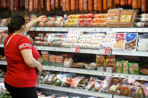 Работа супермаркета в Баку за день до ужесточения карантина - Sputnik Азербайджан