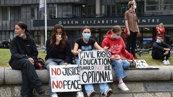 Акция в Лондоне в поддержку протестующих США Акция в Лондоне в поддержку протестующих США - Sputnik Азербайджан