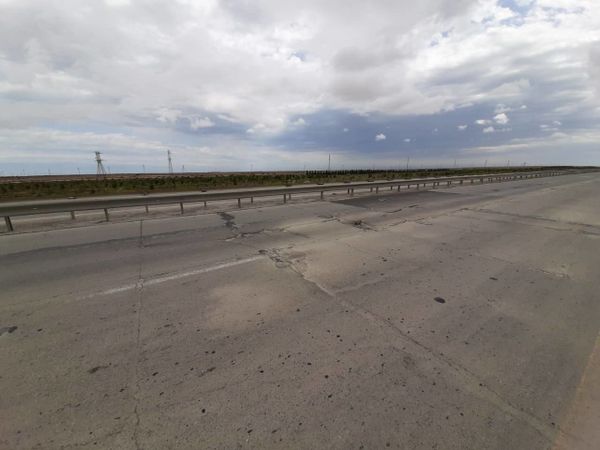 Воспользовались карантином: одна из главных трасс страны снова разбита грузовиками - Sputnik Азербайджан