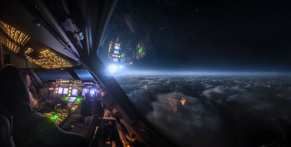 Снимок Moonlight over the Atlantic  фотографа  Christiaan van Heijst , занявший третье место в категории Movement/Technology / Machine конкурса IPA OneShot Movement 2020 - Sputnik Азербайджан