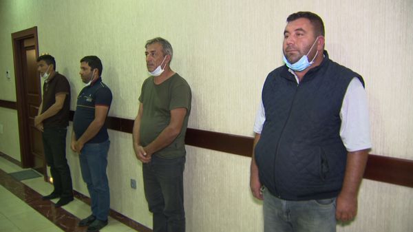 Полиция взяла банду водителей, доставлявших людей из районов в Баку, минуя посты - Sputnik Азербайджан