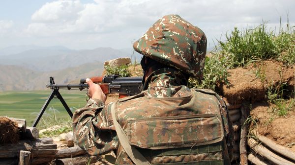 Боевая позиция армянский военнослужащих, фото из архива Боевая позиция армянский военнослужащих, фото из архива - Sputnik Азербайджан