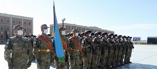 Парадный расчет Азербайджанской Армии - Sputnik Азербайджан