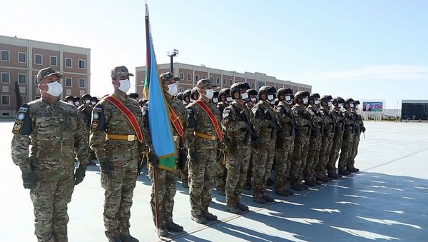 Парадный расчет Азербайджанской Армии - Sputnik Азербайджан