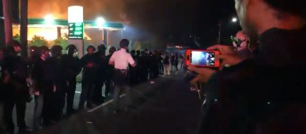 В Атланте новая волна протестов: полицейские убили афроамериканца при задержании - Sputnik Азербайджан