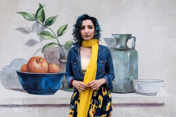 Работа иранского фотографа Shiva Khademi Поклонницы цвета, вошедшая в шорт-лист конкурса имени Андрея Стенина в категории «Портрет. Герой нашего времени. Серия фотографий» - Sputnik Азербайджан