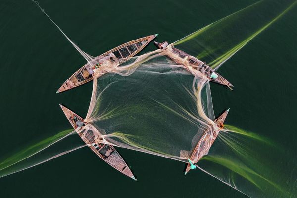 Работа фотографа из Бангладеша Abdul Momin Рыбалка на Джамуне, вошедшая в шорт-лист конкурса имени Андрея Стенина в категории «Моя планета. Одиночная фотография» - Sputnik Азербайджан