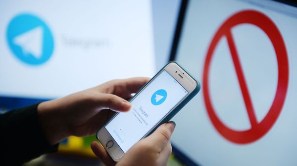 Мессенджер Telegram на экране телефона - Sputnik Азербайджан