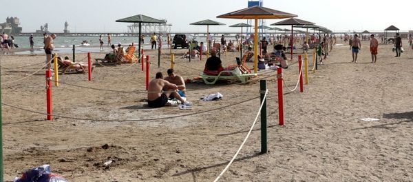 Недолго музыка играла: пляжи Абшерона не успели встретить отдыхающих - Sputnik Азербайджан