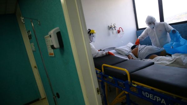 Пациент с COVİD-19, фото из архива - Sputnik Азербайджан