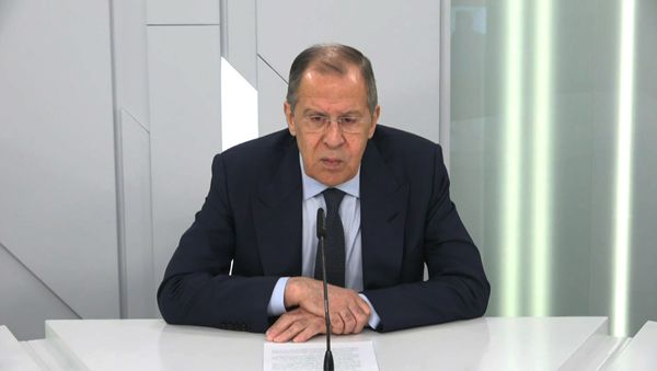 Москва не обижается на антироссийские санкции США – Лавров - Sputnik Азербайджан