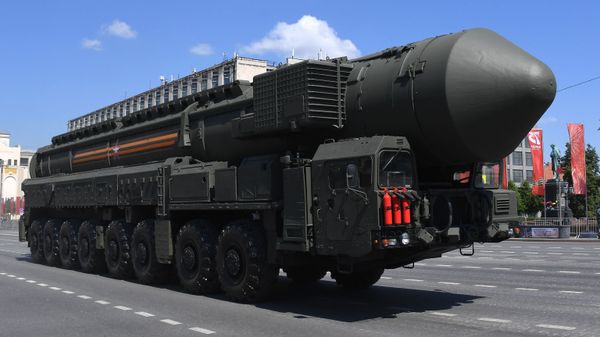 Автономная пусковая установка ПГРК Ярс на параде Победы в Москве - Sputnik Азербайджан
