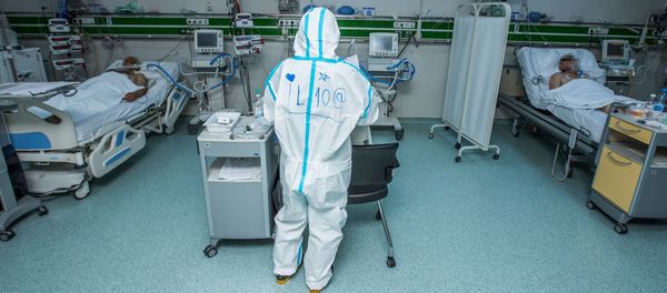 Медик в Госпитале Таможенного Комитета, фото из архива - Sputnik Азербайджан