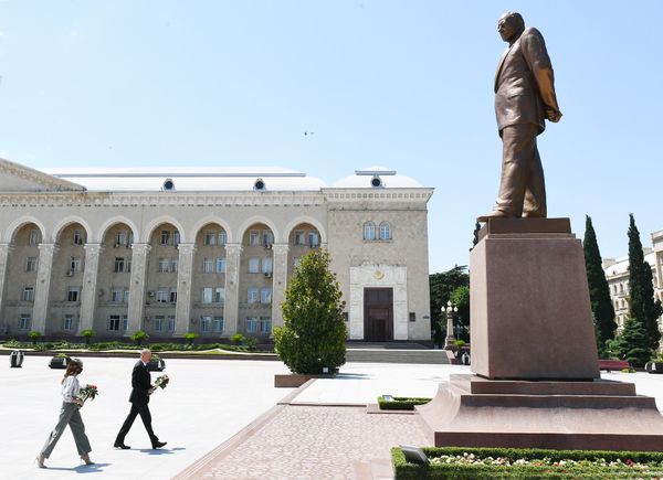 Президент Алиев с супругой открыли ряд важных предприятий в Гяндже - Sputnik Азербайджан
