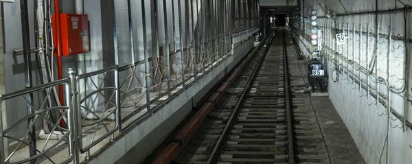 Вид на тоннель из кабины машиниста  - Sputnik Азербайджан