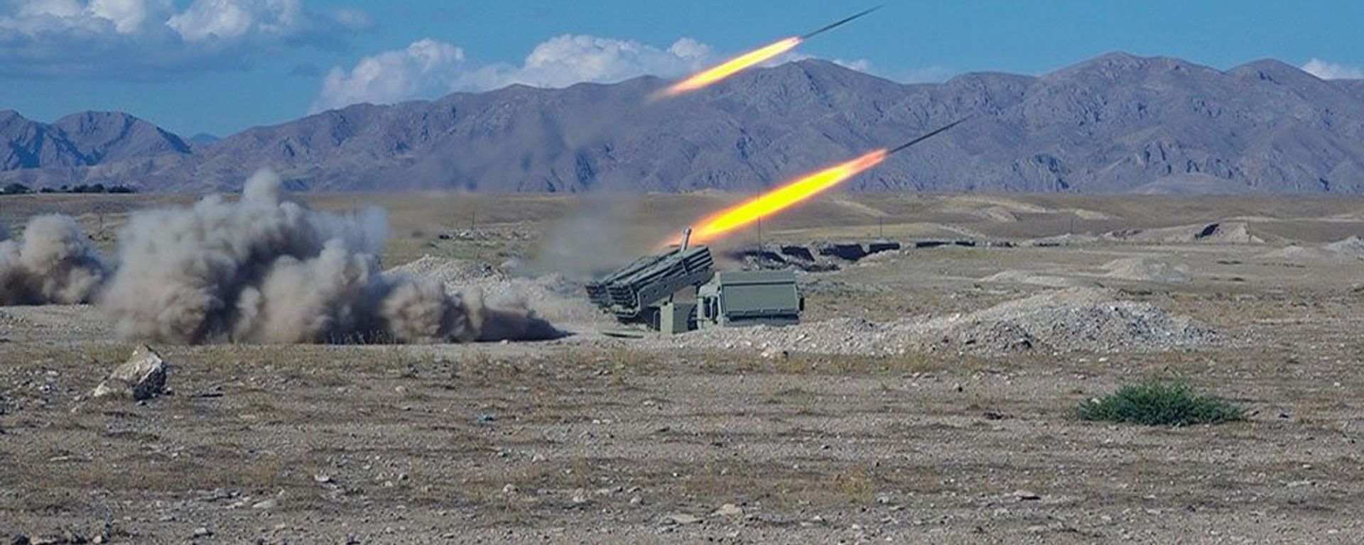 Учения реактивно ракетно-артиллерийских подразделений, фото из архива - Sputnik Азербайджан, 1920, 20.11.2021