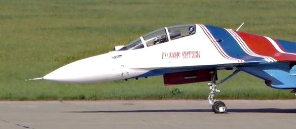 «Русские витязи» собрали в один строй три типа самолетов Су  - Sputnik Азербайджан