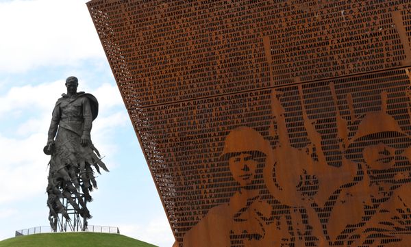 Ржевский мемориал Cоветскому солдату в Тверской области - Sputnik Азербайджан