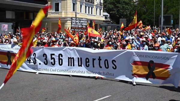 Европу охватили массовые протесты из-за пандемии коронавируса - Sputnik Азербайджан