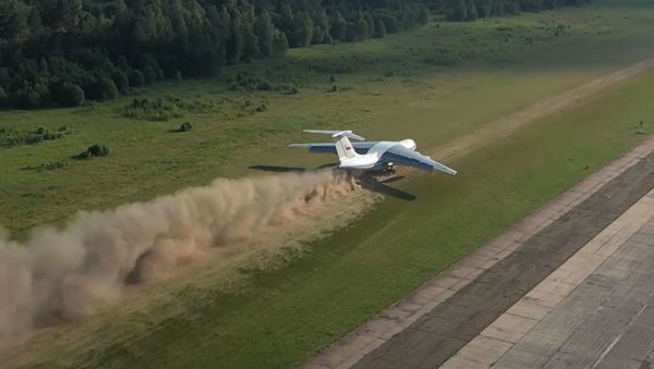 Экипажи Ил-76 показали сложнейший элемент летной подготовки - Sputnik Азербайджан